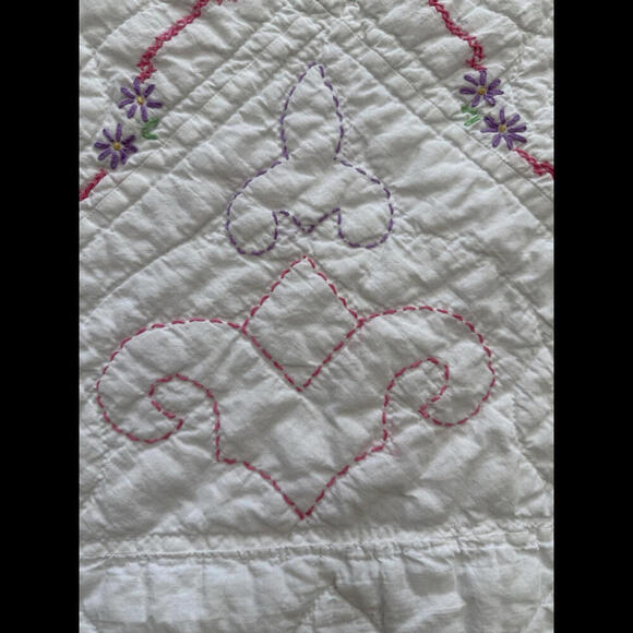 VTG Quilt Hand Quilted & Embroidered Flowers 94x75” Pink Purple Cottage Chic - Picture 4 of 13
